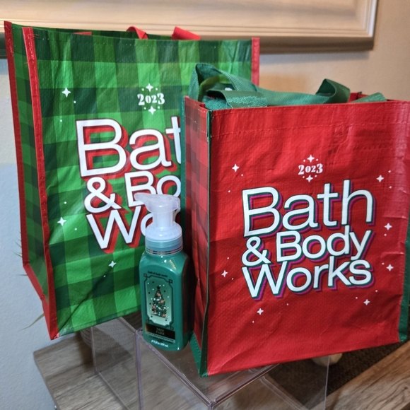 Christmas 🎄 Bath & Body Tote Bags + Tree Farm Handsoap  (New) - Picture 8 of 12